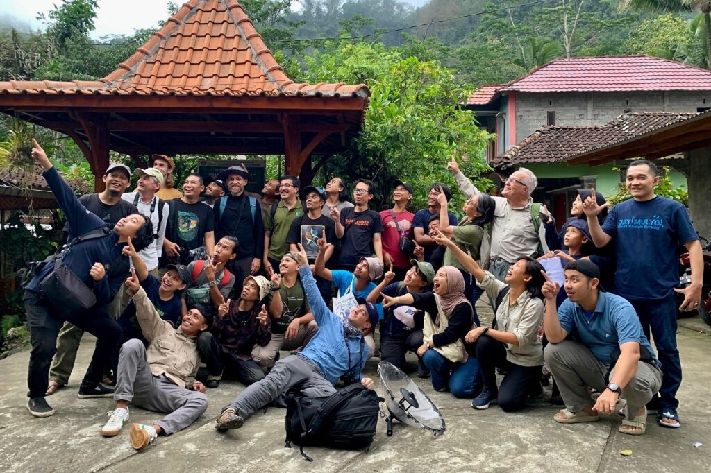 Foto bersama semua anggota di akhir sesi. Dokumentasi team KTH Wanapaksi